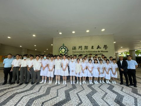 聖五師生觀看大閱兵儀式直播 - 7